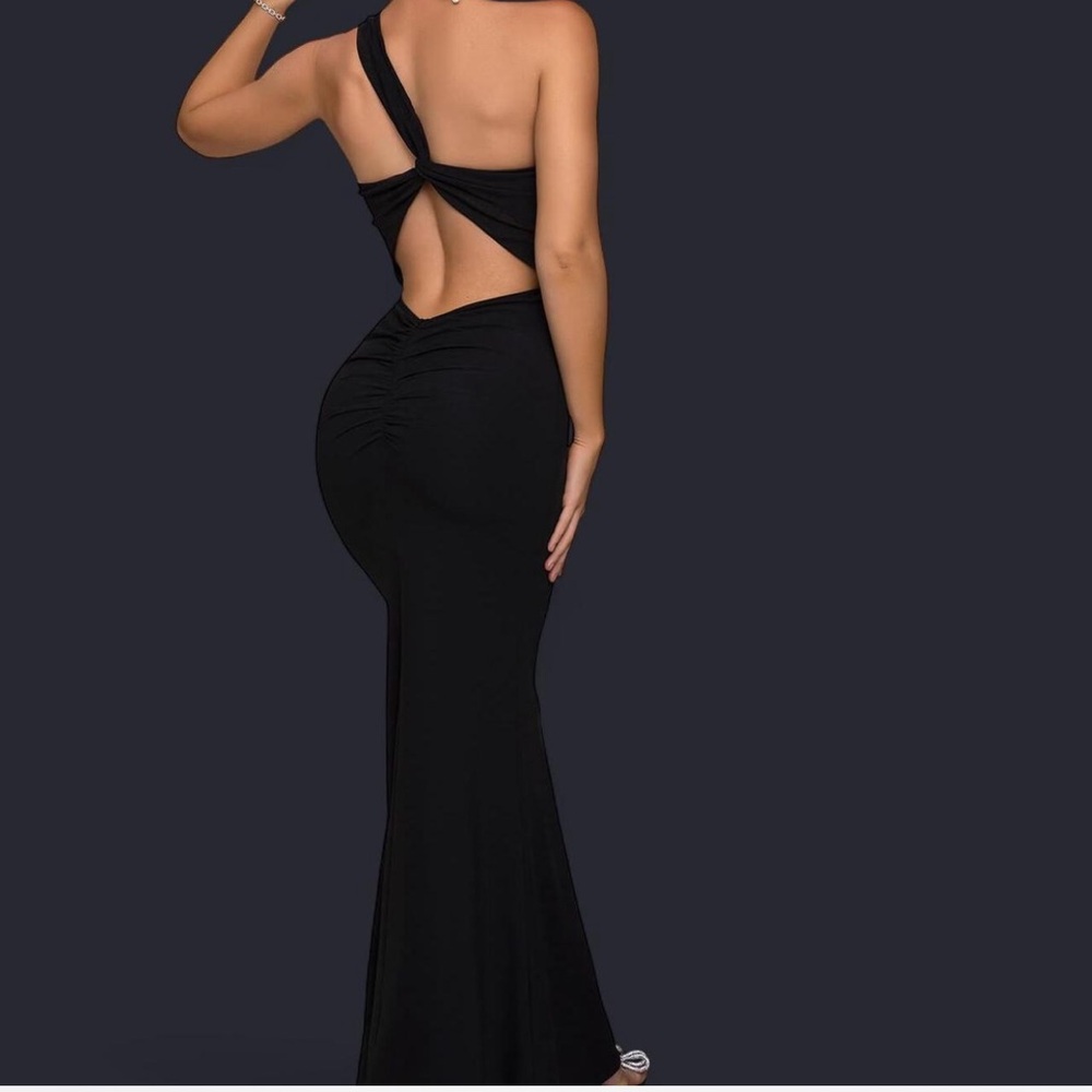 Elegant Black One-Shoulder Dress
